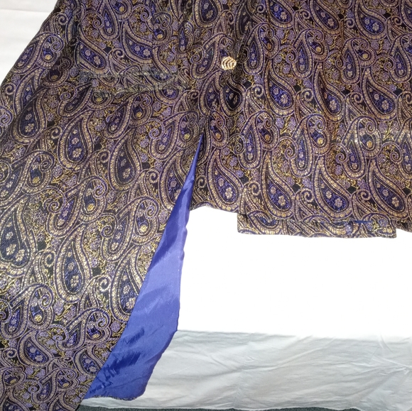 BEAUTIFUL SKIRT SUIT - Picture 3 of 10